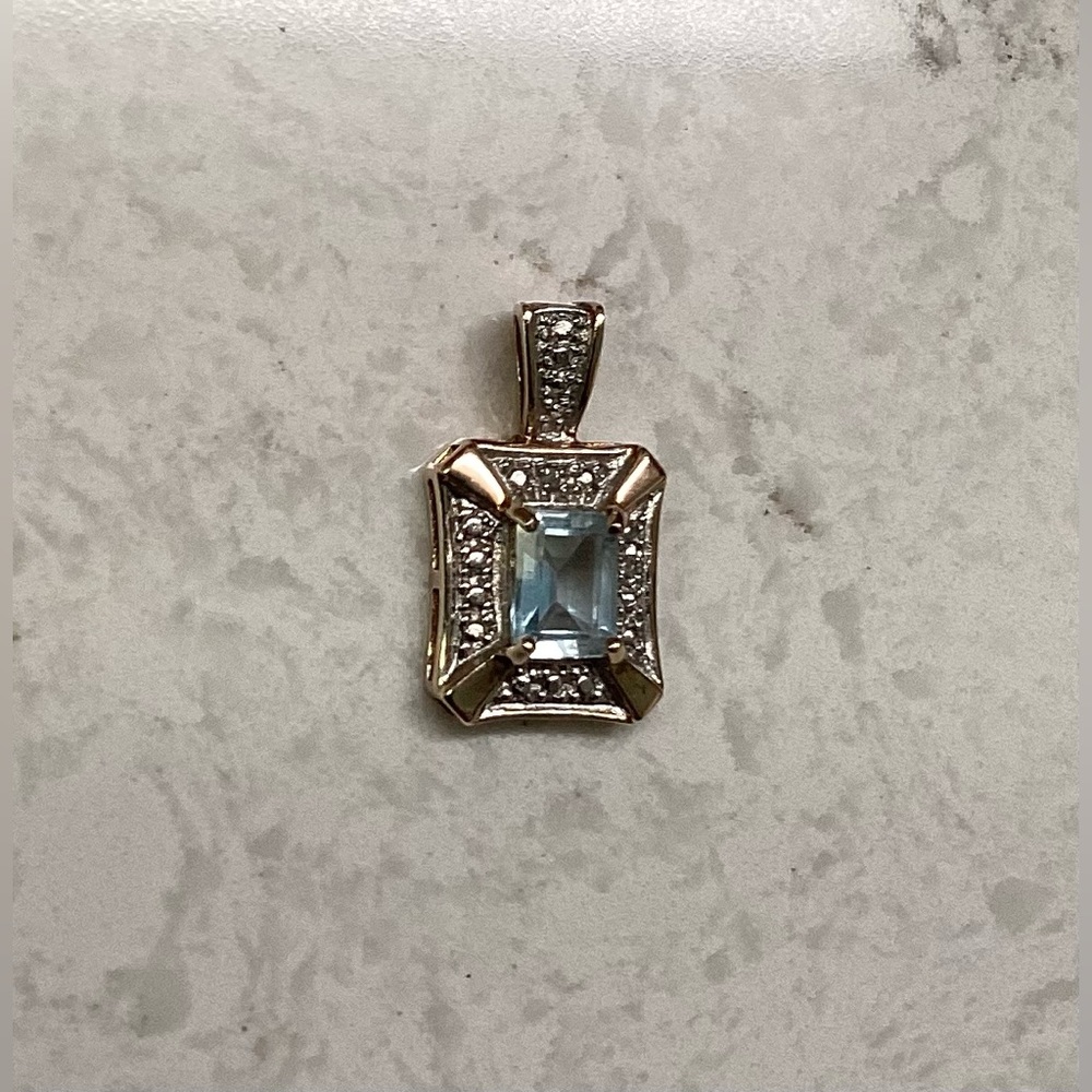 💥SALE💥 Sterling Silver Blue Topaz Pendant